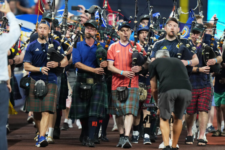 Tartan Army gives baseball fans a treat
